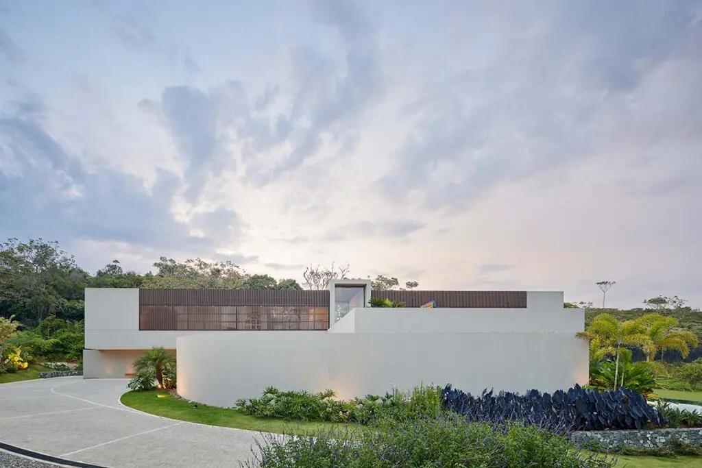 Abierta al paisaje y a la vez completamente cerrada: así es esta casa en cali