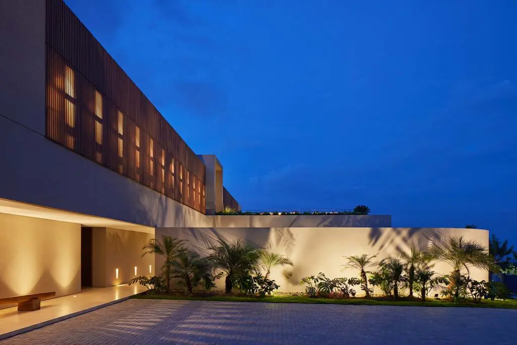 Abierta al paisaje y a la vez completamente cerrada: así es esta casa en cali