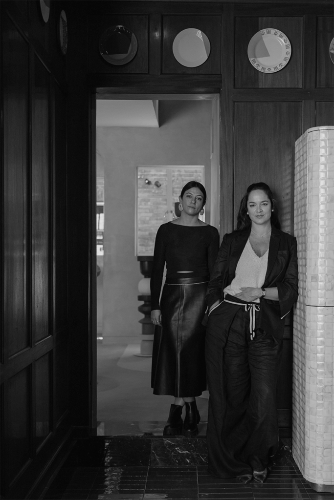 La principal herramienta en la renovación de esta casa es el uso del color Remodelación casa por jotaele arquitectura