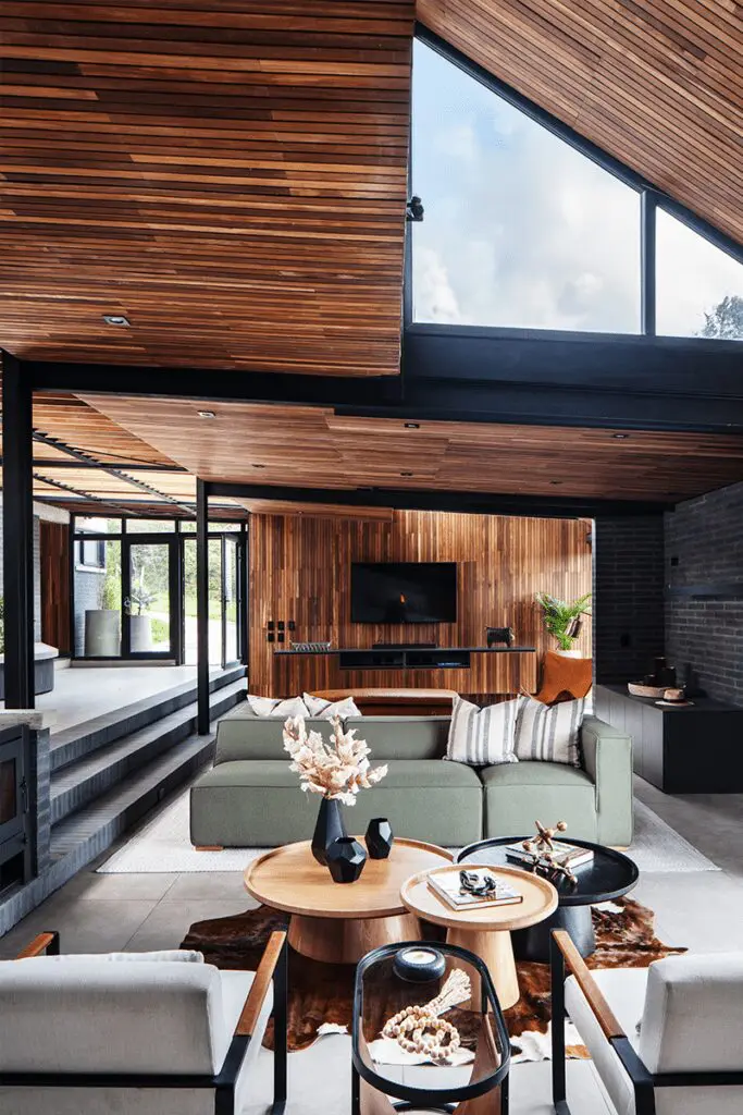 Esta casa en la sabana de bogotá tiene espacios versátiles cuyos límites varían
