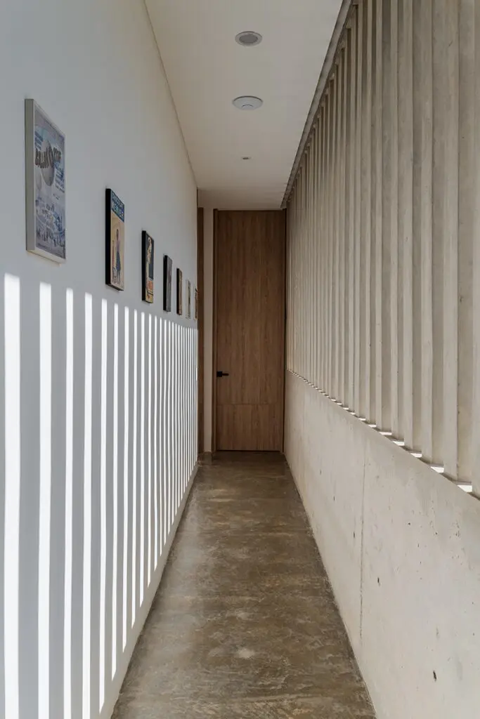 Una casa fragmentada que hereda la arquitectura moderna del siglo xx