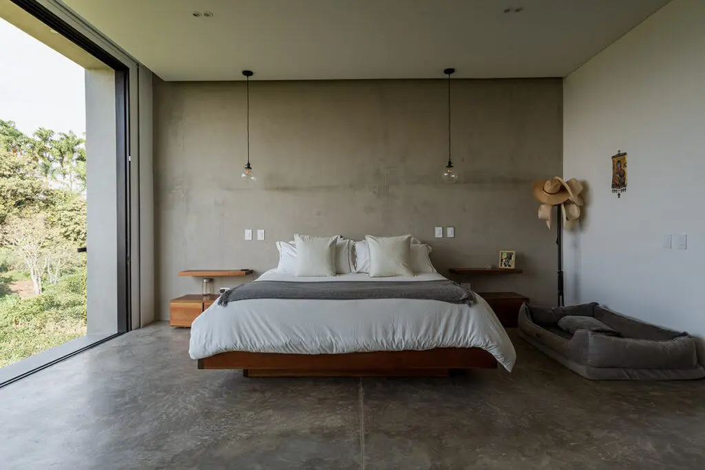 Una casa fragmentada que hereda la arquitectura moderna del siglo xx