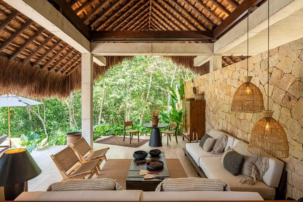 En esta casa, en villeta, la arquitectura se sumerge en el paisaje