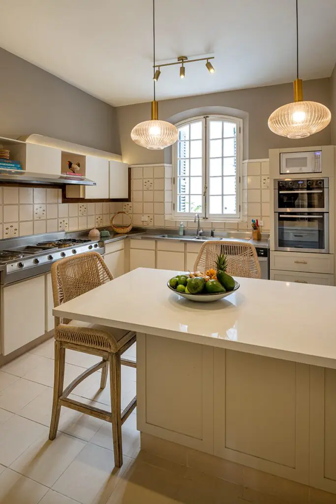 Así se logró la restauración de esta casa en bogotá inmersa en dos épocas