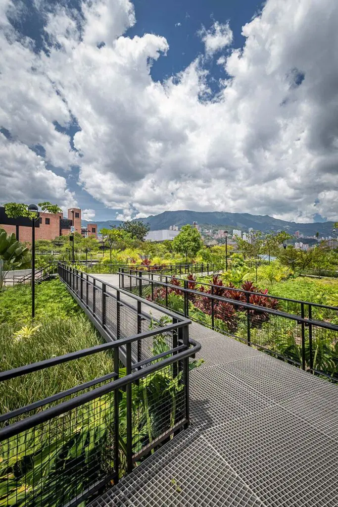 El agua es lo más importante para este estudio de arquitectura en medellín