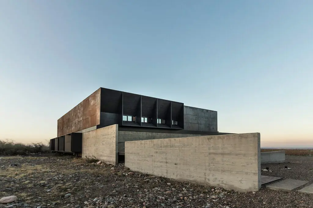 Diseño y arquitectura bodega de vinos corazón del sol en argentina.