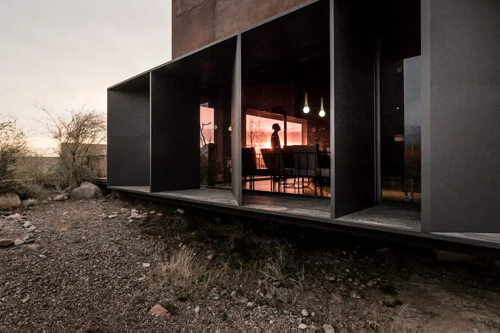 Esta bodega de vinos en argentina tiene un impactante diseño que se funde con el paisaje