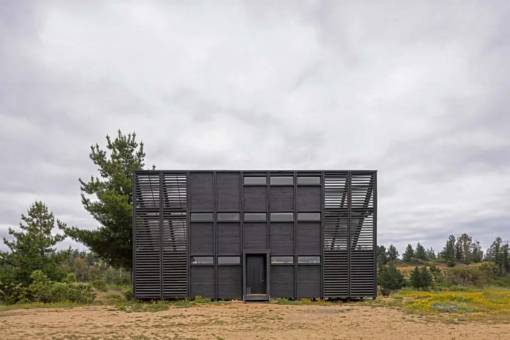 Esta vanguardista cabaña en chile reinventa el concepto de refugio