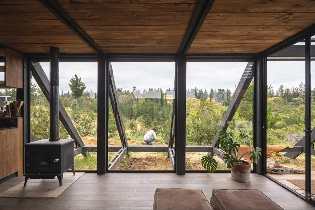 Esta vanguardista cabaña en chile reinventa el concepto de refugio
