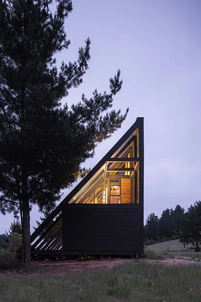 Esta vanguardista cabaña en chile reinventa el concepto de refugio