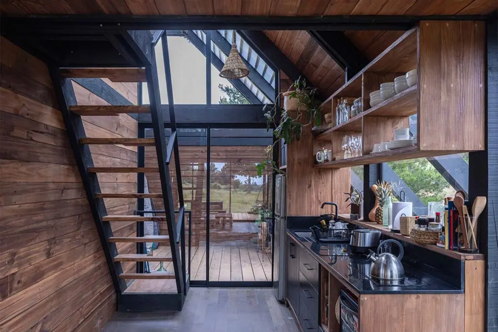Esta vanguardista cabaña en chile reinventa el concepto de refugio