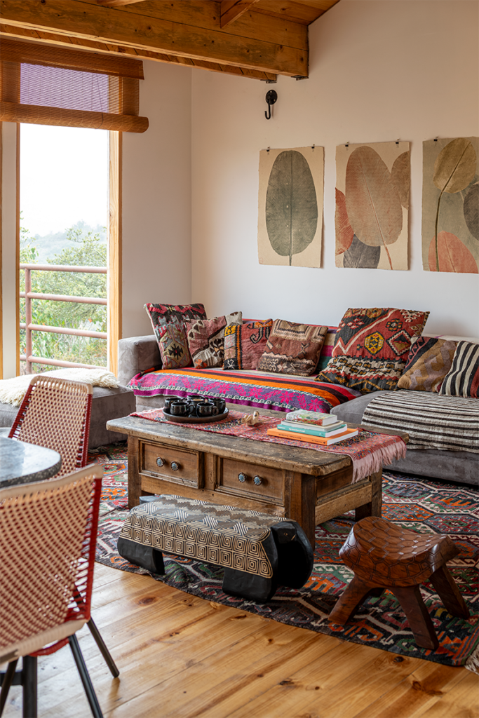 Una cabaña en cundinamarca creada como un resguardo de la vida urbana