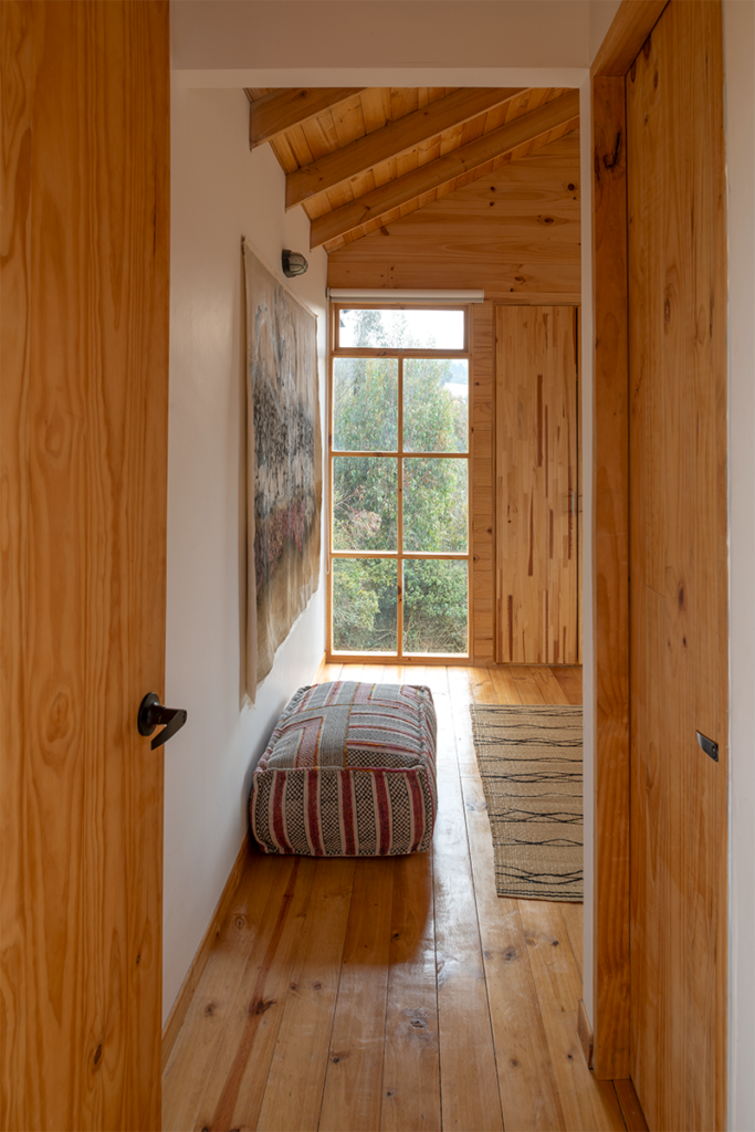 Una cabaña en cundinamarca creada como un resguardo de la vida urbana