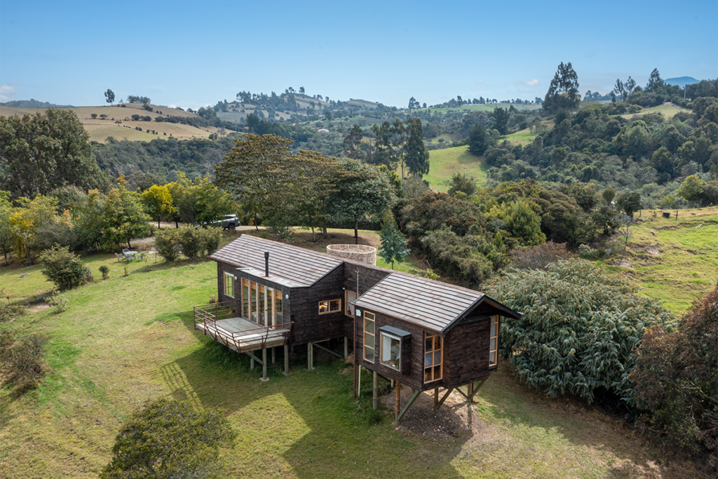 Cuatro casas en colombia con enfoques sostenibles 
