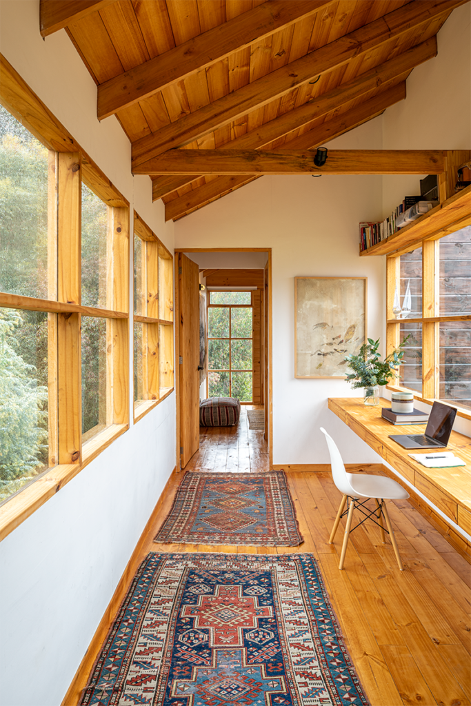 Una cabaña en cundinamarca creada como un resguardo de la vida urbana