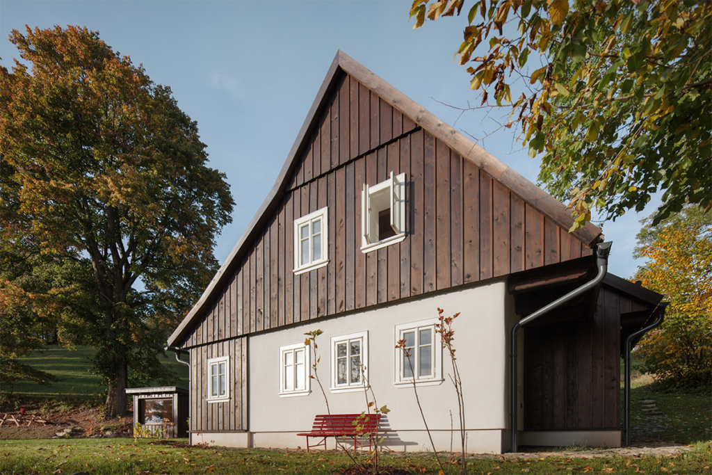 Esta cabaña es un refugio para abrazar la naturaleza en cualquier época del año