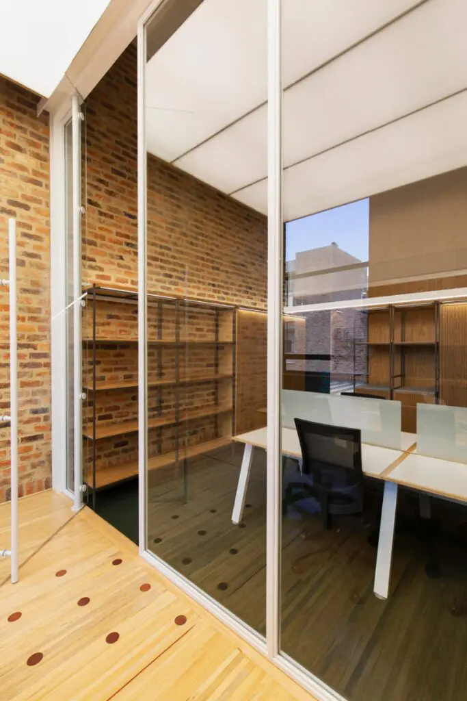 Canto quinto, la oficina industrial que invita a celebrar la historia de cada elemento