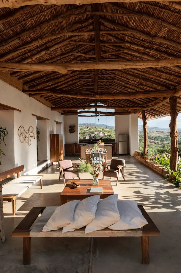 Una casa en barichara que está hecha con las manos, maderas y rocas de la región Una casa en barichara que está hecha con las manos, maderas y rocas de la región