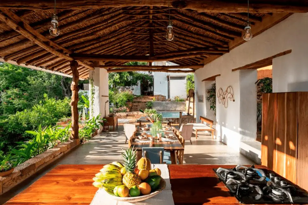 Una casa en barichara que está hecha con las manos, maderas y rocas de la región Una casa en barichara que está hecha con las manos, maderas y rocas de la región