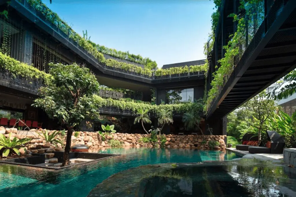 Una casa multifamiliar diseñada como un oasis ecológico de ensueño