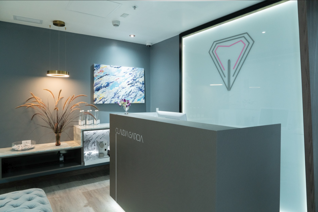 Exclusividad, estilo e interiorismo se unen en este consultorio odontológico de medellín