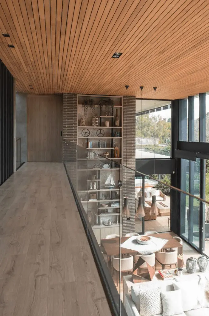 Una casa diseñada a las afueras de medellín que promueve una vida en familia Una casa diseñada a las afueras de medellín que promueve una vida en familia