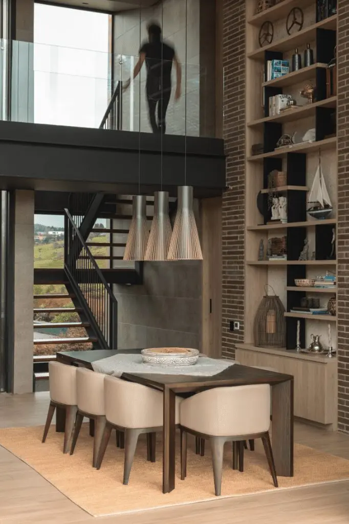 Una casa diseñada a las afueras de medellín que promueve una vida en familia Una casa diseñada a las afueras de medellín que promueve una vida en familia