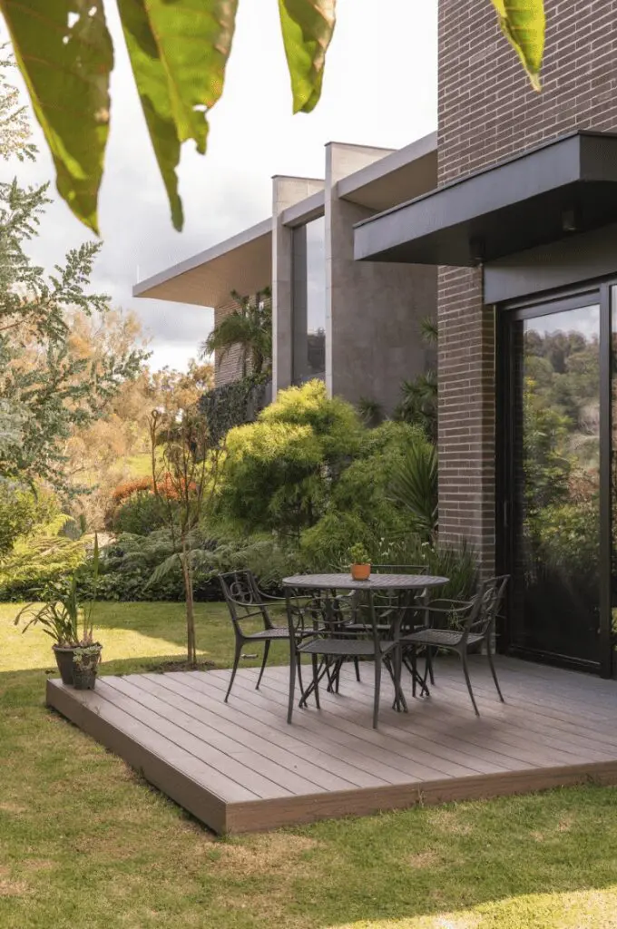 Una casa diseñada a las afueras de medellín que promueve una vida en familia Una casa diseñada a las afueras de medellín que promueve una vida en familia