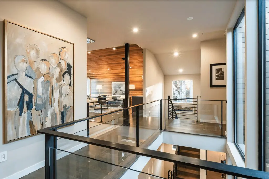 Una casa residencial moderna diseñada para concebir una vida familiar entre pinos Una casa residencial moderna diseñada para concebir una vida familiar entre pinos