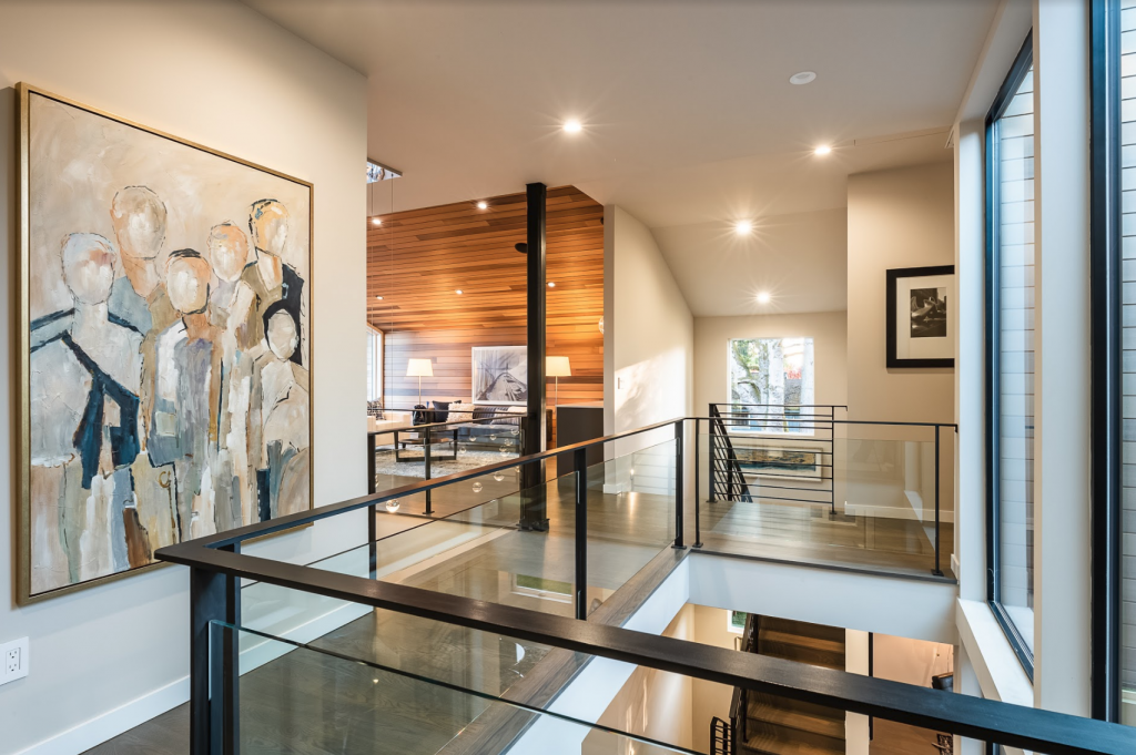 Una casa residencial moderna diseñada para concebir una vida familiar entre pinos Una casa residencial moderna diseñada para concebir una vida familiar entre pinos