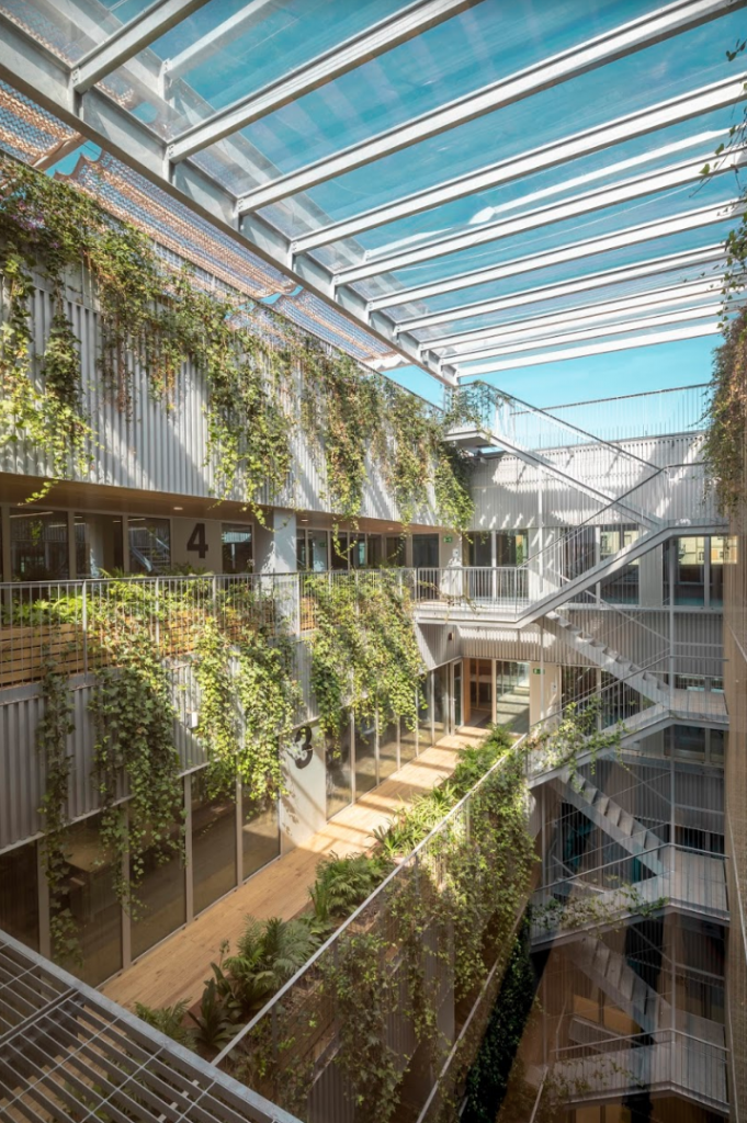 Biofilia: el poder que tiene la arquitectura para darle vida otra vez a edificaciones abandonadas