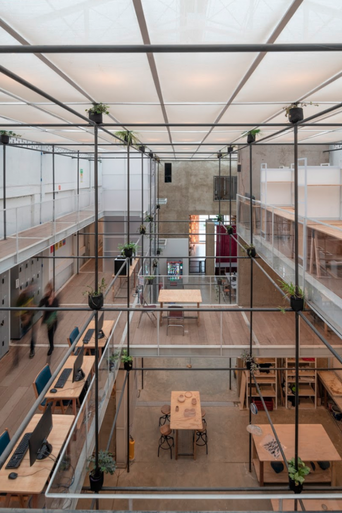 Cuadrilla: un nuevo lugar en bogotá diseñado para talleres, estudios y toda una comunidad creativa