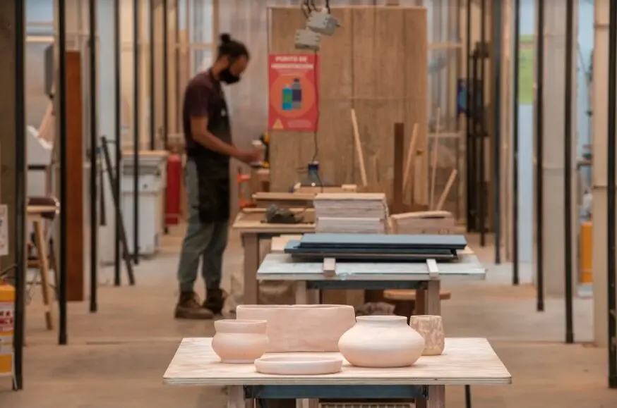 Cuadrilla: un nuevo lugar en bogotá diseñado para talleres, estudios y toda una comunidad creativa