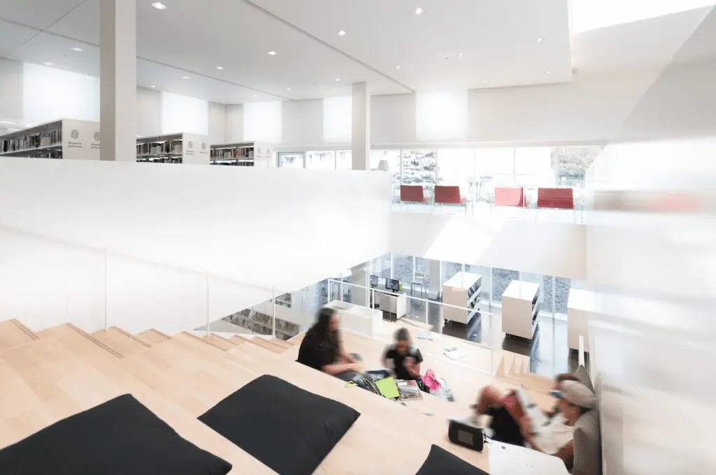 Una de las bibliotecas mejor diseñadas de los últimos años está en canadá