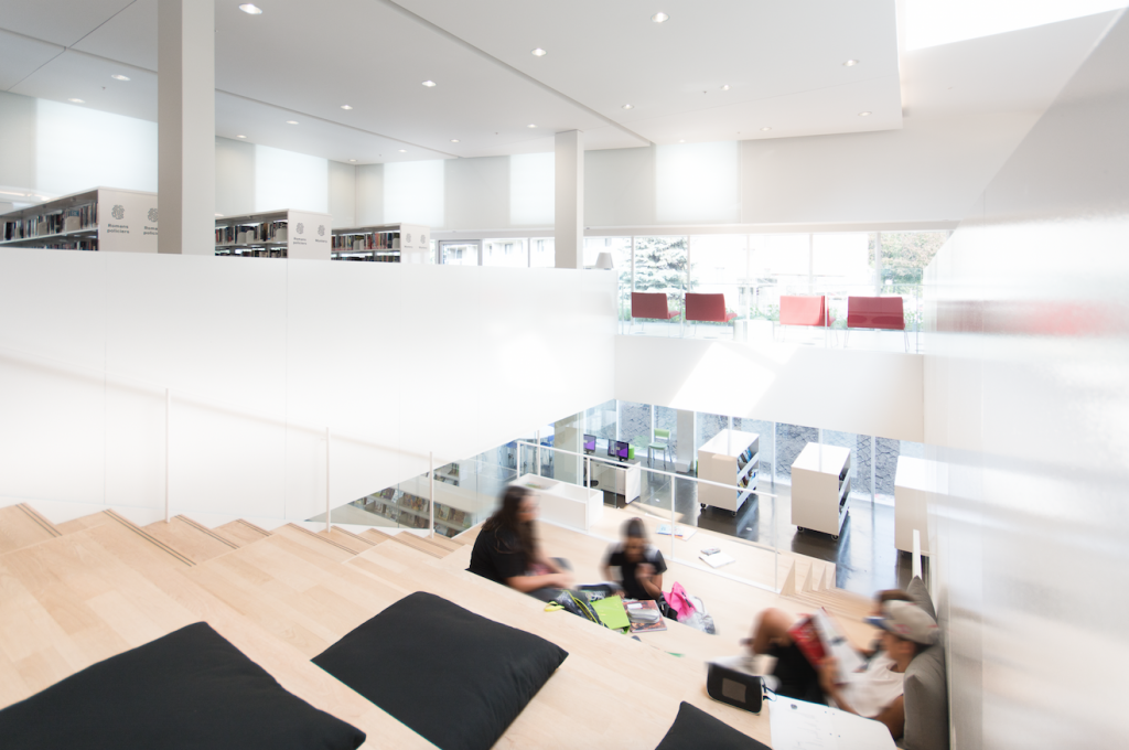 Una de las bibliotecas mejor diseñadas de los últimos años está en canadá Una de las bibliotecas mejor diseñadas de los últimos años está en canadá