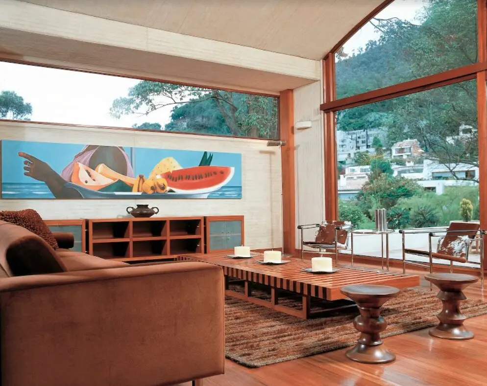 Una casa galería bogotana con la arquitectura de rogelio salmona