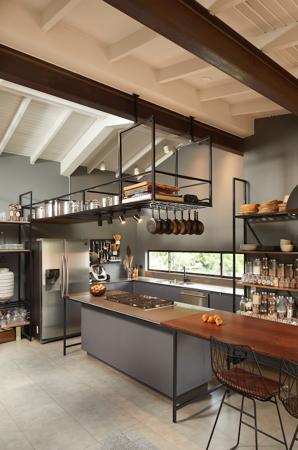 La cocina es la protagonista de esta elegante casa en manizales La cocina es la protagonista de esta elegante casa en manizales