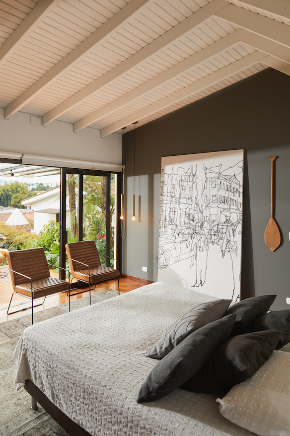 La cocina es la protagonista de esta elegante casa en manizales Habitación de esta casa en manizales.