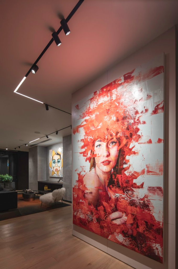 Un apartamento al norte de bogotá en el que la luz y los objetos son protagonistas