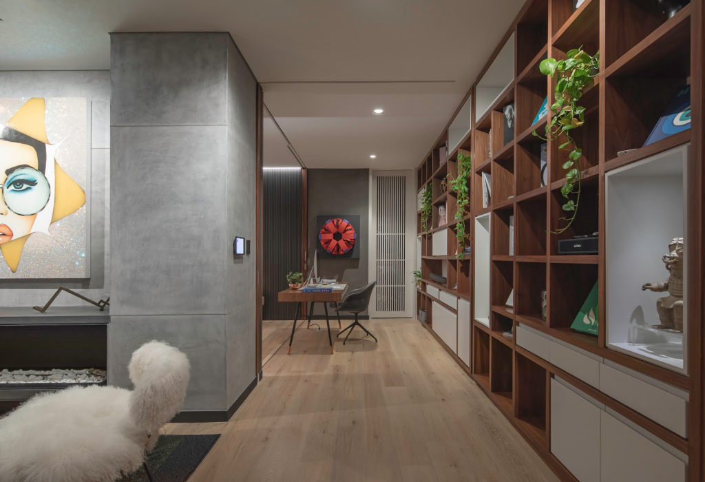 Un apartamento al norte de bogotá en el que la luz y los objetos son protagonistas