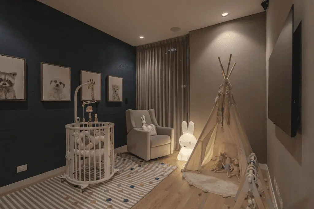 Un apartamento al norte de bogotá en el que la luz y los objetos son protagonistas