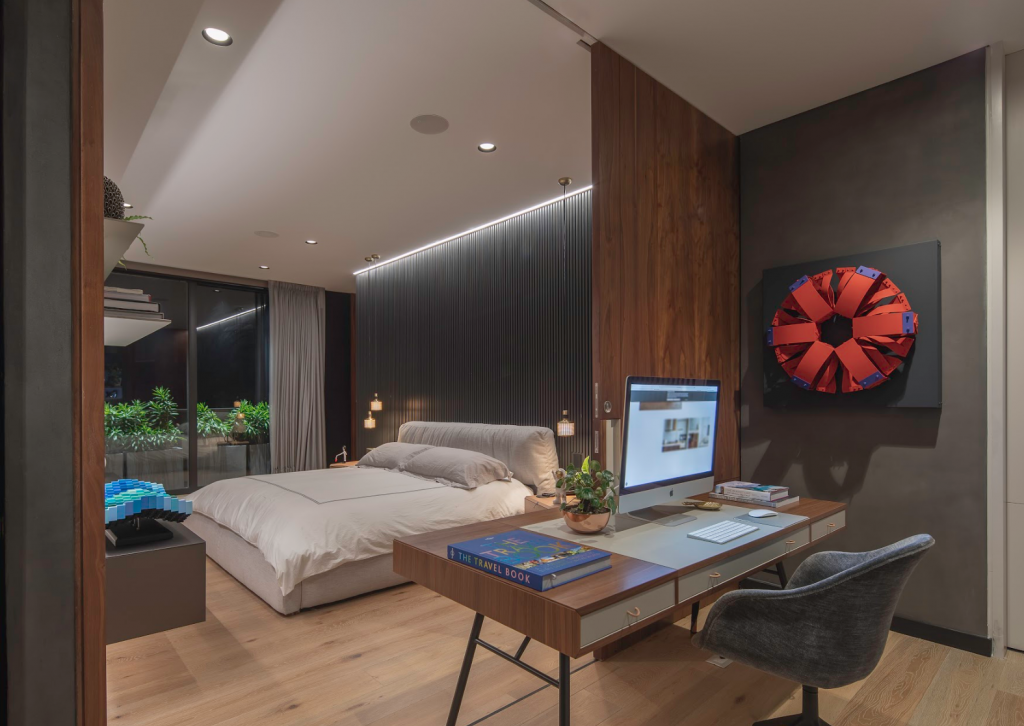 Un apartamento al norte de bogotá en el que la luz y los objetos son protagonistas