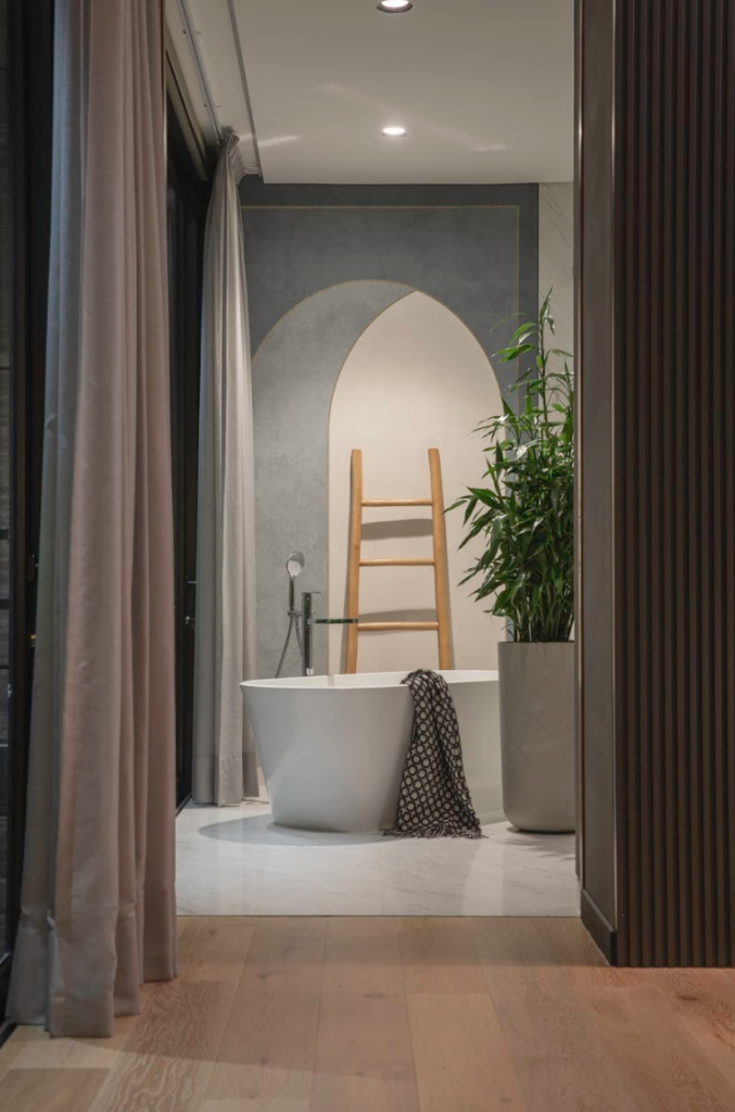 Un apartamento al norte de bogotá en el que la luz y los objetos son protagonistas