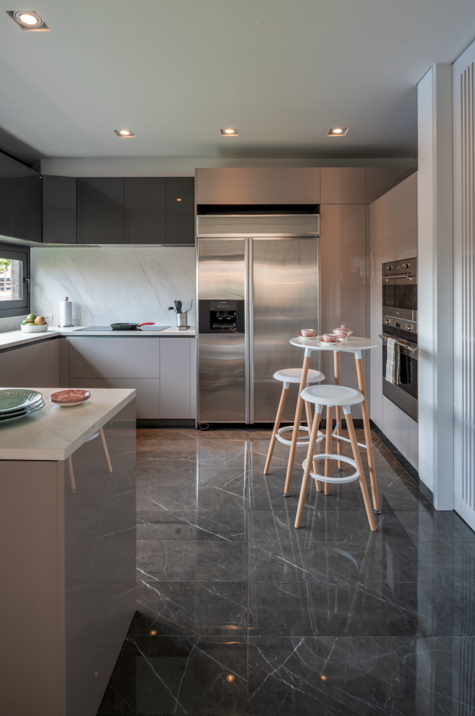 Un apartamento en el barrio la cabrera en bogotá que le rinde homenaje a la calidez y la sobriedad