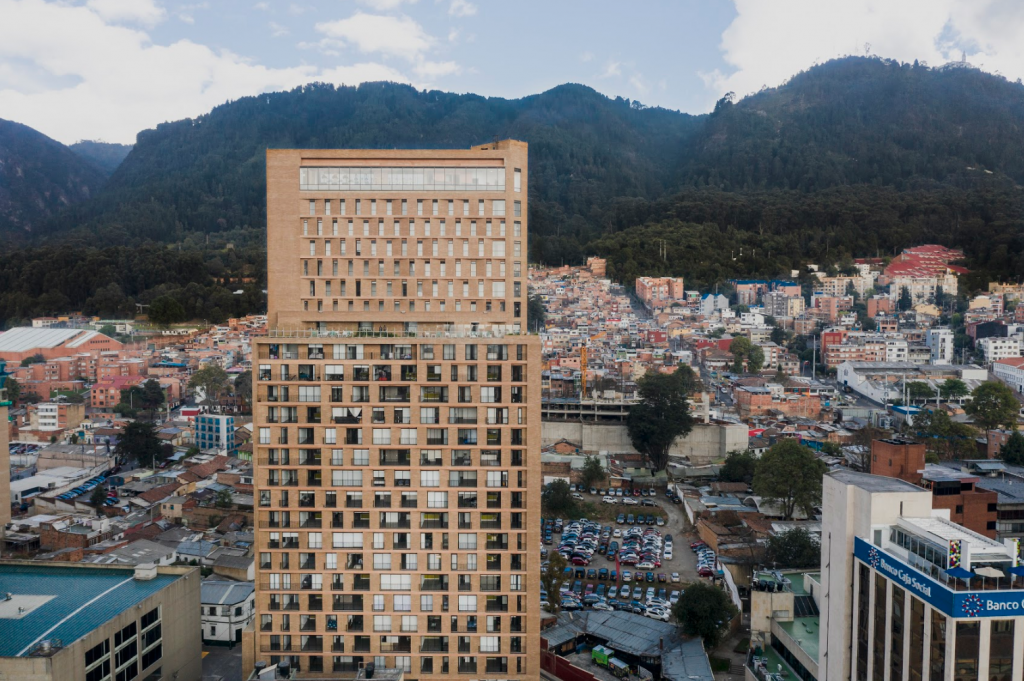 Una nueva y única torre residencial se despliega en el centro internacional de bogotá