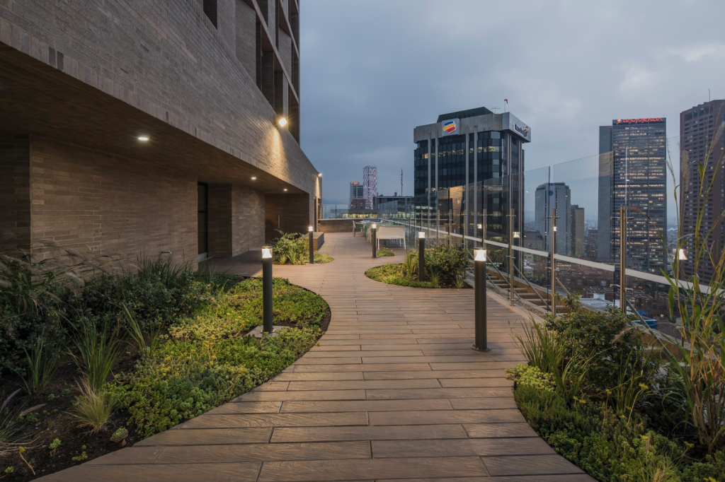 Una nueva y única torre residencial se despliega en el centro internacional de bogotá