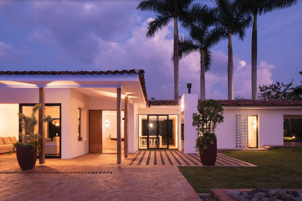La restauración de una casa en pereira que se mezcla con la arquitectura tradicional española