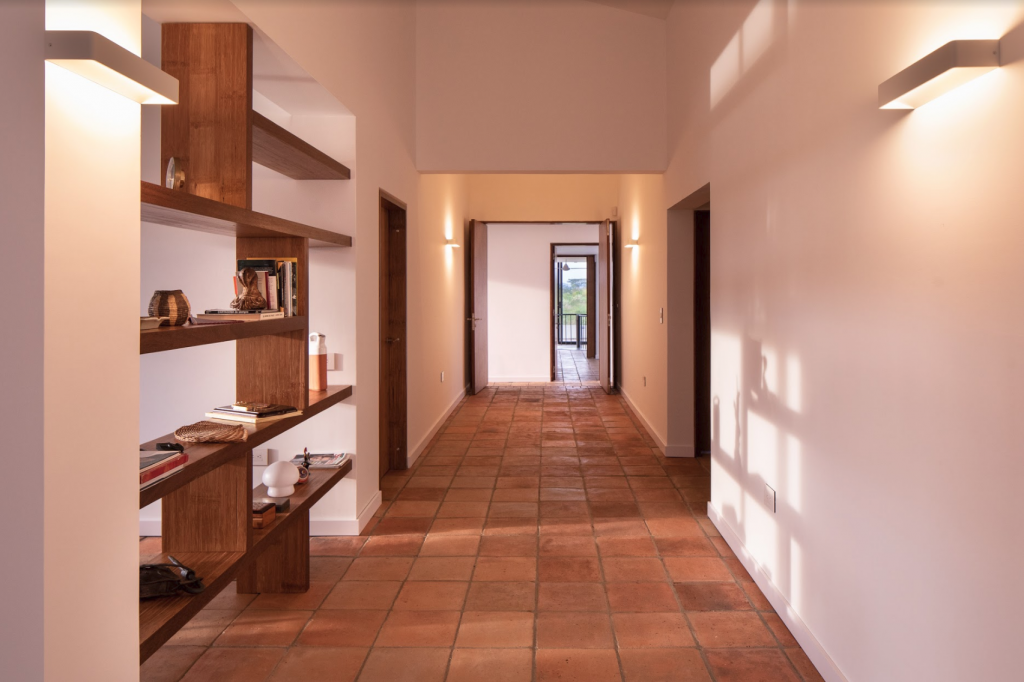 La restauración de una casa en pereira que se mezcla con la arquitectura tradicional española