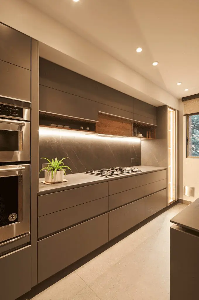 Un apartamento al norte de bogotá rodeado de árboles y de diseño contemporáneo