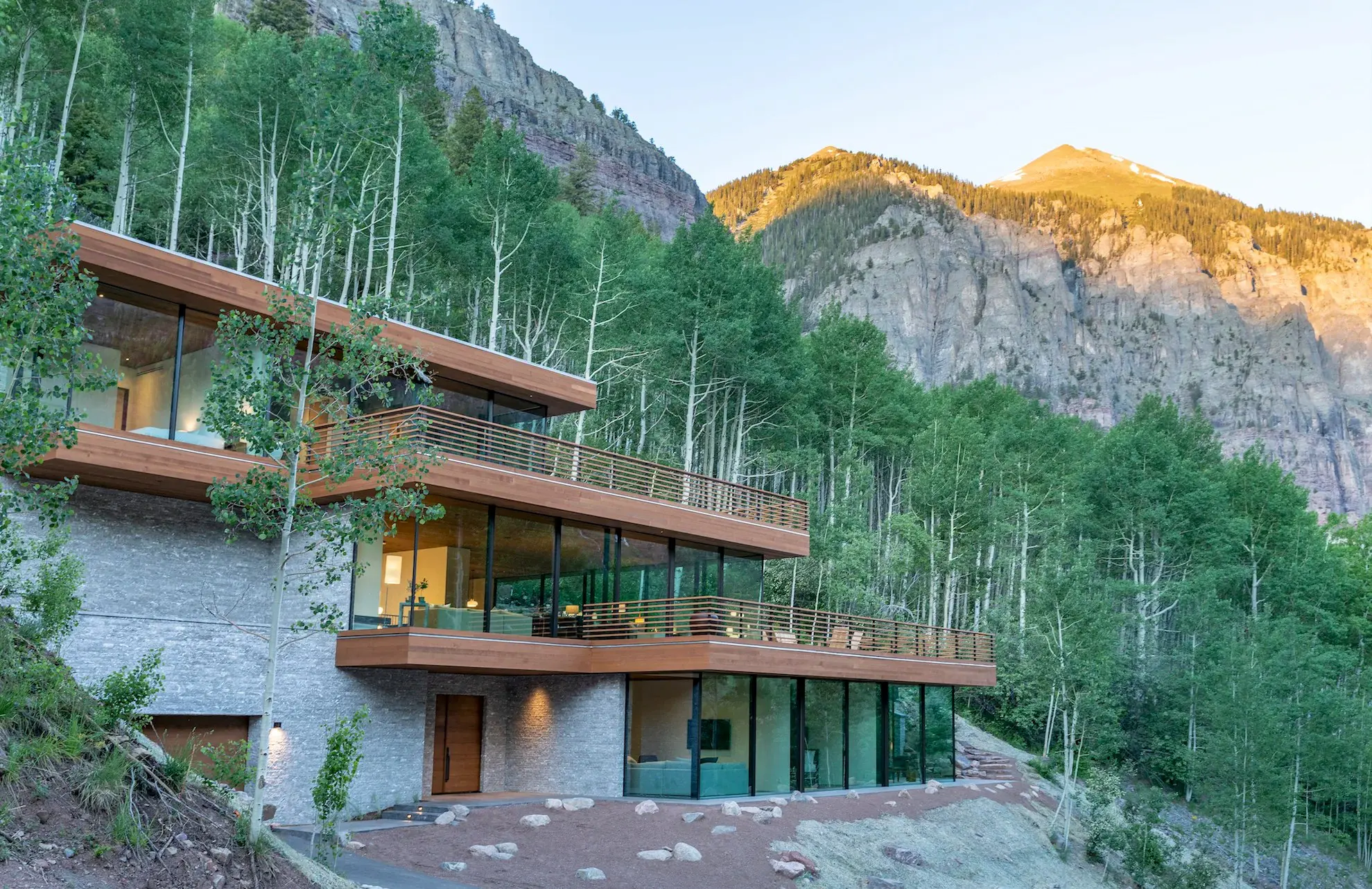 5 paraísos alrededor del mundo para vivir que se mimetizan con la naturaleza